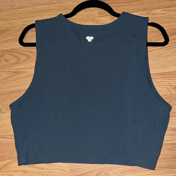 Aritzia TnAction Muscle Tank Size 2XL - Picture 3 of 3